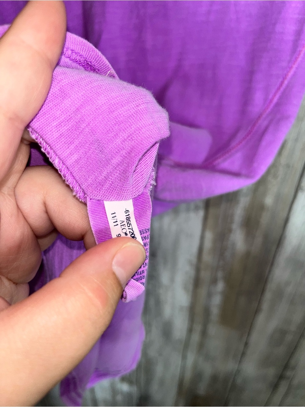 American Eagle Purple V Neck Tee XS Soft Cotton Casual Basic T Shirt - Picture 5 of 6